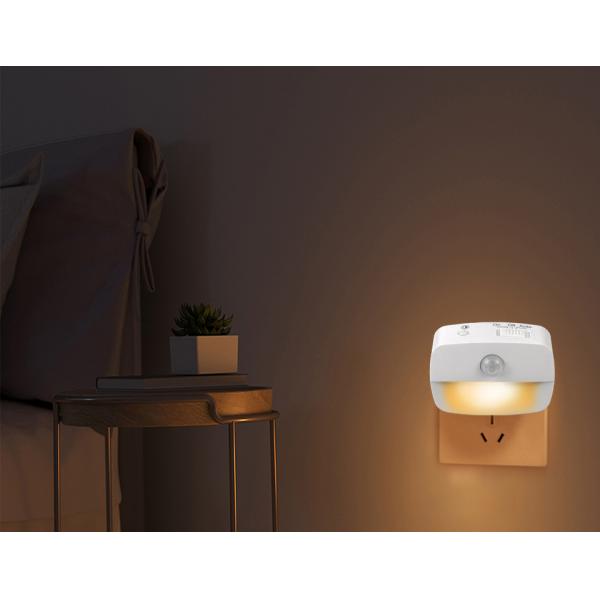 0.8W 30LM Plug In Night Lamp PIR Sensor 100 Degree For Closet Aisle Hallway