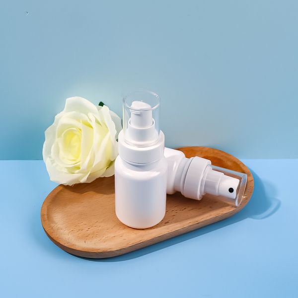 Matte White Plastic Cosmetic Bottle with Dual-Accessory Spray/Pump and Food-Grade PET Material for Skincare