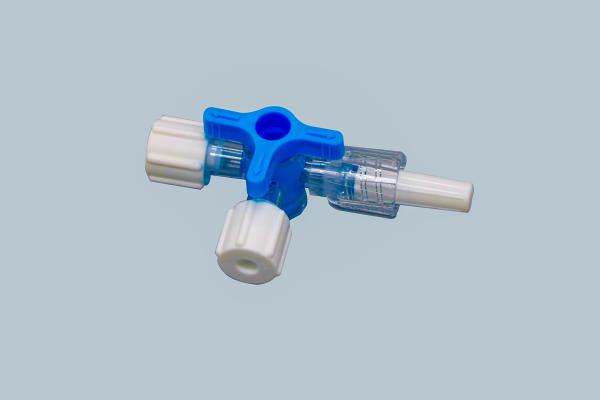 O ISO médico do CE do torneira de regulagem da infusão da maneira dos materiais três aprovou