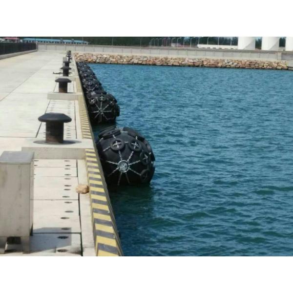 Floating Yokohama Dock Bumper Fender , Pneumatic Rubber Fender Low Counterforce