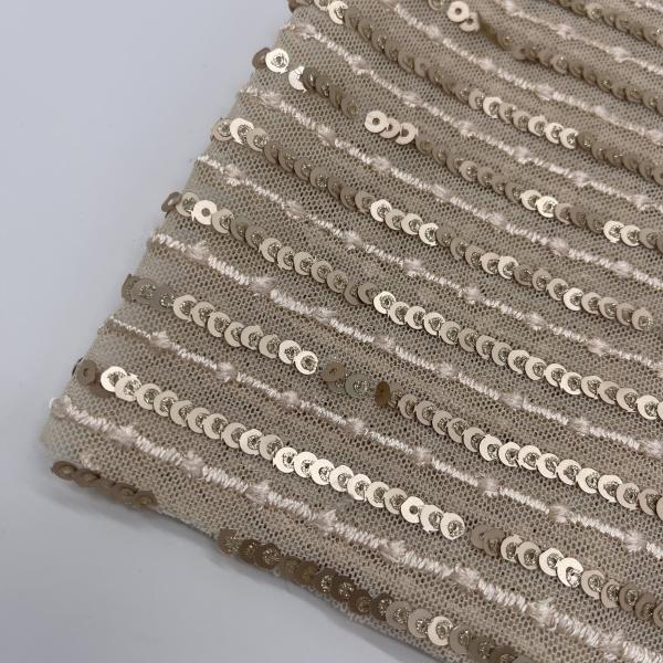 Différents modèles disponibles séquins broderies vêtements formes disponibles