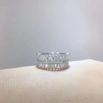 Une bague de mariage en moissanite diamantée 925 argent sterling