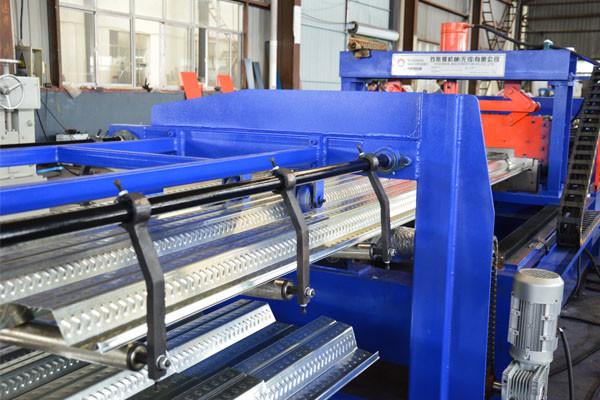 Petit pain matériel de plate-forme en métal de la coupe Cr12Mov formant la machine avec le moteur servo