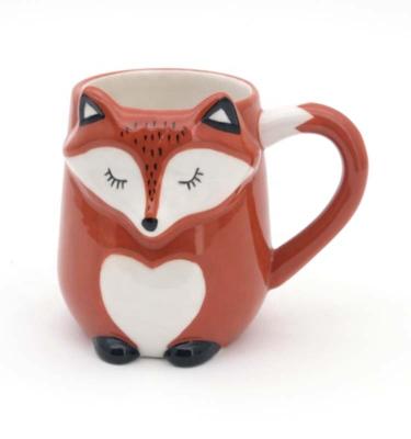 Des tasses en céramique, faites à la main, en 3D.