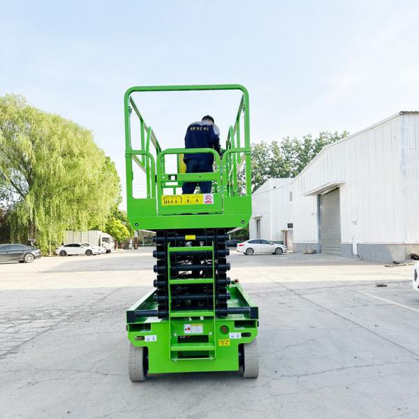 Plateforme de travail aérien à piles avec moteur de propulsion et capacité de charge nominale de 320 kg