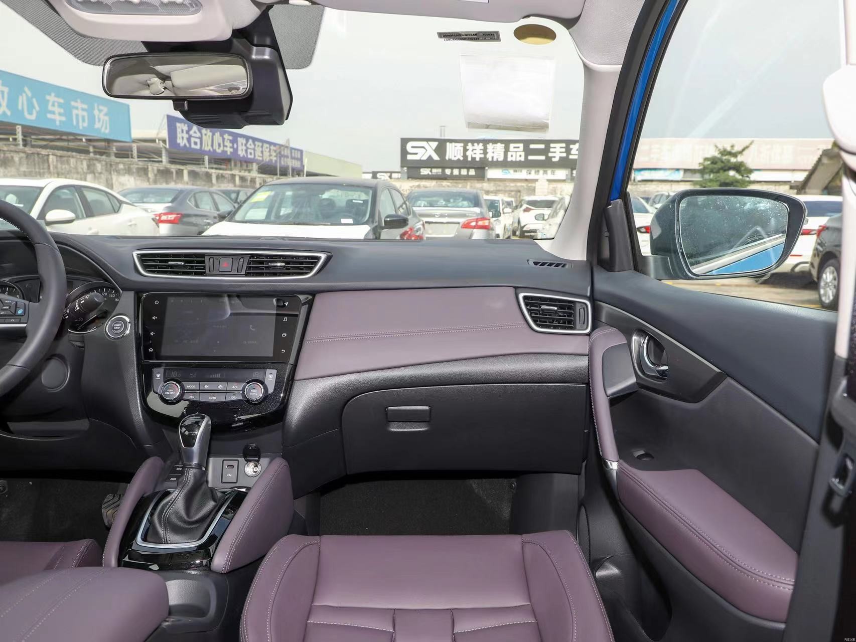 Бензин компакта SUV версии Nissan Qashqai 2022 2.0L CVT XV Zhixiang 5 мест