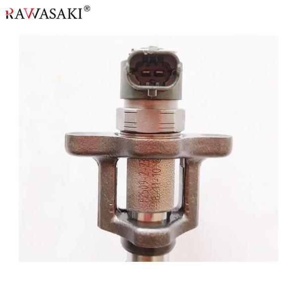 Inyector de combustible común del carril 4M50 de las piezas del motor diesel 0445120048