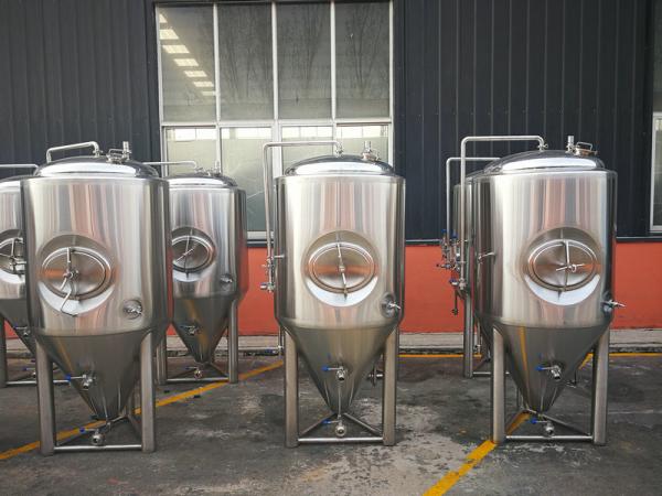 Three Vessels Small Brewery Equipment Multifunctional 500L 10~12HL Output / Week