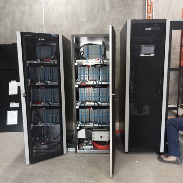 Eaton Brand UPS 300kva Online eaton 9395 15-500KVA 25KVA-200KVA uninterruptible power supply with three phase output for office