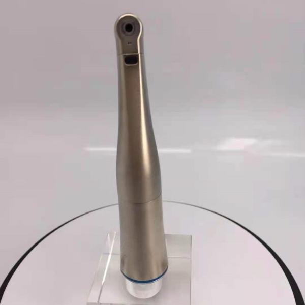 Низкоскоростное голубое кольцо соединяет зубоврачебное Handpiece с кнопкой СИД