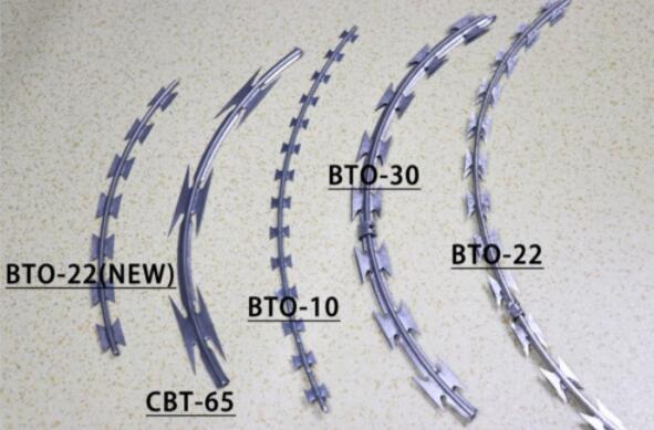 Горячий окунутый гальванизированный провод концертины диаманта ограждая диаметр катушки 500mm