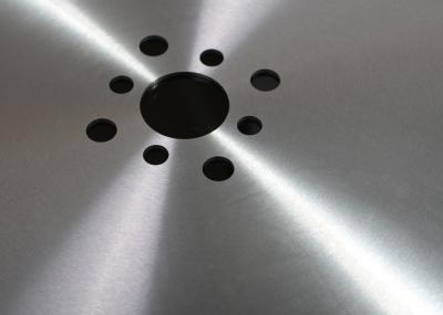 o corte circular industrial do metal considerou o cermet das ferramentas das lâminas derrubado