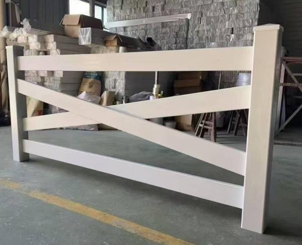 Large Farms Plastic Horse Rail Fencing 1.5m High Temp Resistant Extrusion