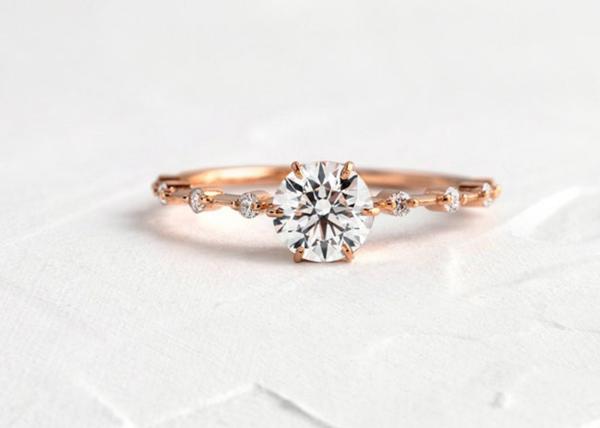 1.0ct Moissanite Diamond Rings , Round Cut Engagement Rings 6.5MM ODM