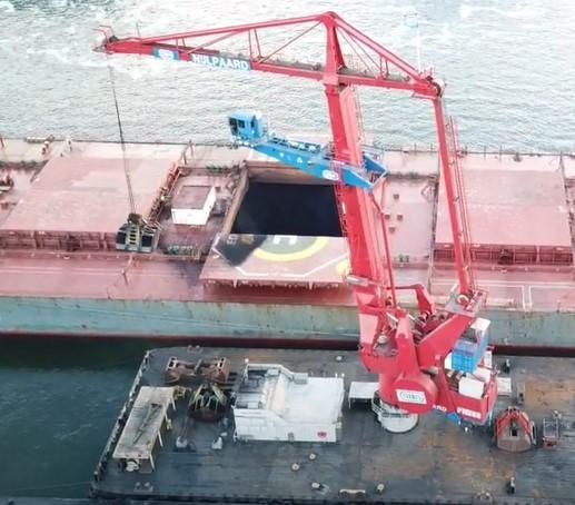 CE 5ton To 40ton Portal Container Unloading Crane 2 Or 4 Links Design