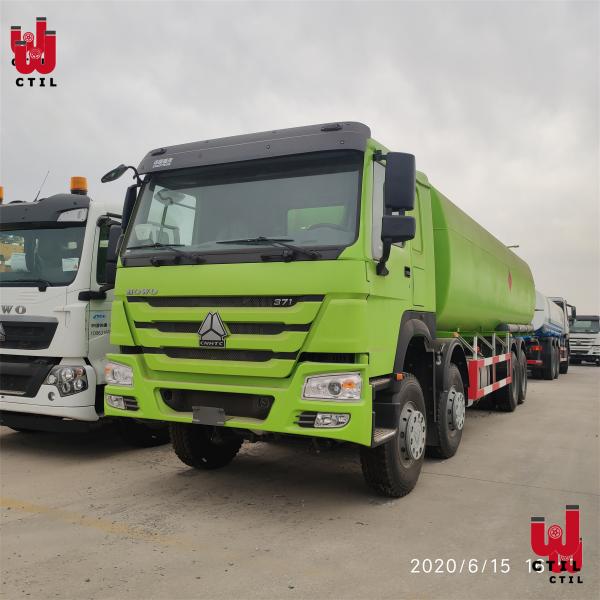 Sinotruk HOWO 8X4 condução da mão esquerda do caminhão de petroleiro do óleo de 40000 litros