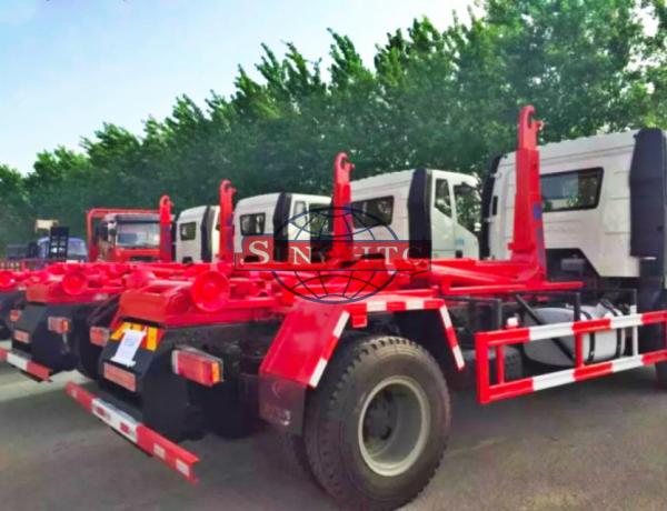 Hooklift Hook Lift Bin Waste Collection Trucks 10 - 15 Tons Capacity 4x2 Driving Type