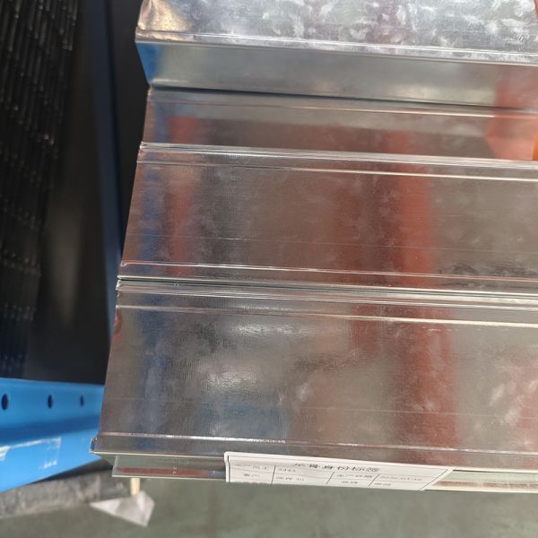 High Quality Galvanized Steel Partition Wall/ Drywall Metal Studs and Tracks