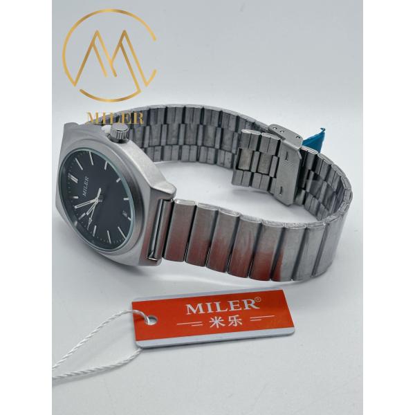 OEM Buen precio Reloj de muñeca de cuarzo de acero inoxidable Reloj de banda para hombres