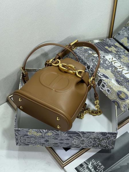 CD gravado Christian Dior Sport Bag Calfskin de C'est Dior Bag Gold Saddle