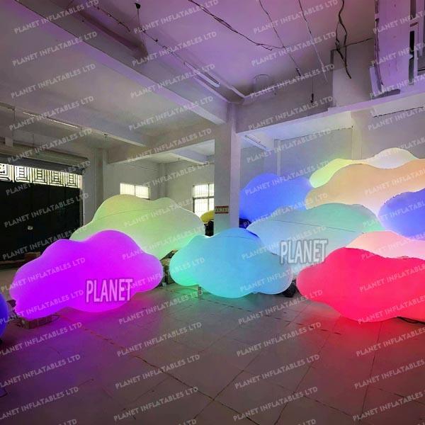 Globo de nube inflable gigante con iluminación para decoración de fiestas y eventos