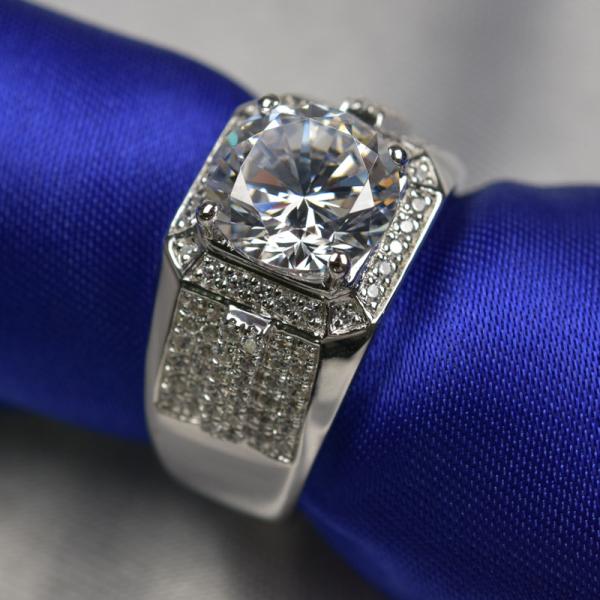 Round Cut Shape Moissanite Engagement Rings Super White Color For Male