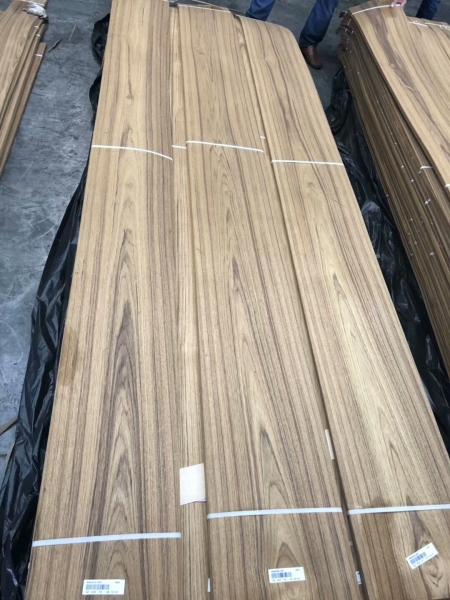 Crown Teak Veneer Burma Teak Natural Wood Veneers Myanmar Teak Decorative Veneers for Furniture Doors and Plywood