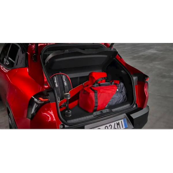 Предпродажа Самый спортивный компактный автомобиль Alfa Romeo Первый EV Milano с двумя вариантами привода 156ph&240ph WLTC 240 миль