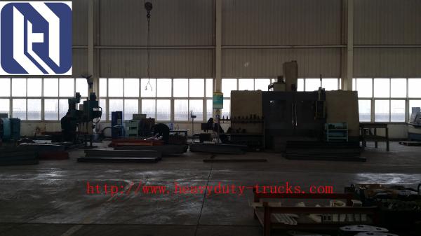 8 x 4  25 CBM Volumetric Cement Mixer Truck of Sinotruck With 1% Rate Ratio