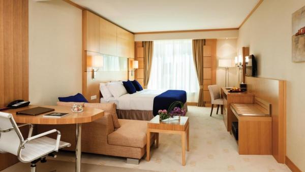 Oddar Meanchey hotel Bedroom furntiure factory from China by laminate wood headboard bed with desk table and cabinet