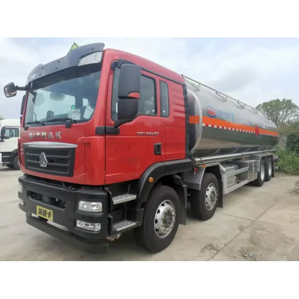 Heavy-Duty Sinotruk Shandeka 28-32m3 Diesel Fuel Tanker Truck