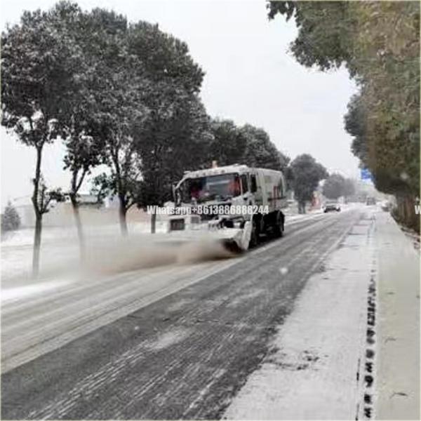 Dongfeng 4x2 Snow Removal Truck Road Street Sweeping Truck 8 Speed Transmission