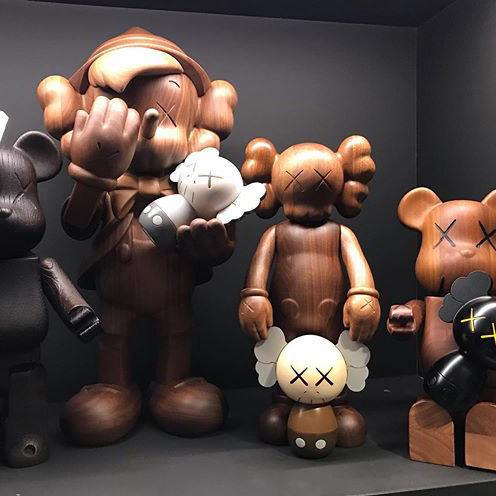 Non Toxic Hand Carved Wood Sculptures , Large Wood Carved Bears