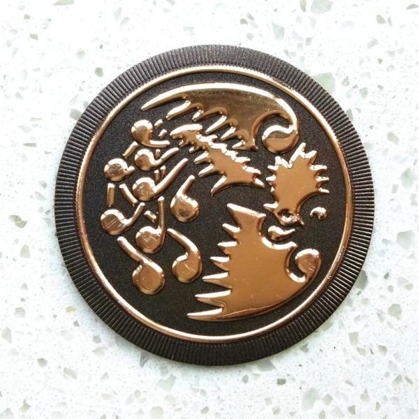 Custom Embossed Zinc-Alloy Metal Badge and Metal Name Plate with Antique Plating for Brand Souvenirs