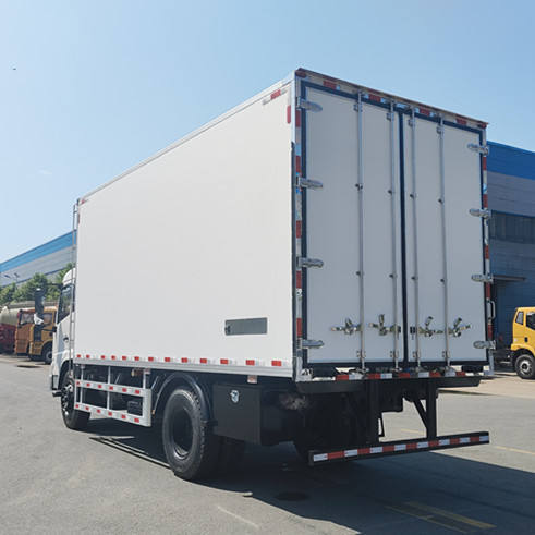 Hot Sale 7.8cbm Van Ice Cream/Sea Food Freezer Vehicle 9tons Refrigerator Truck