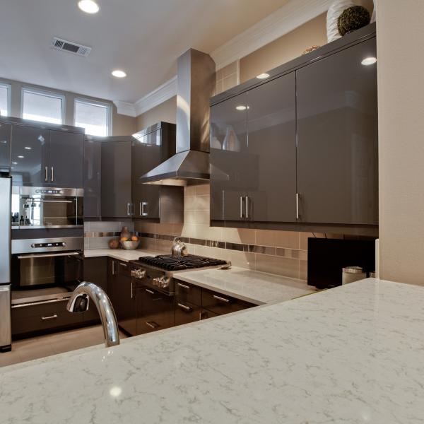 U Shape High Gloss Dark Grey Lacquer Electric Touch Open Kitchen Cabinets For Villa