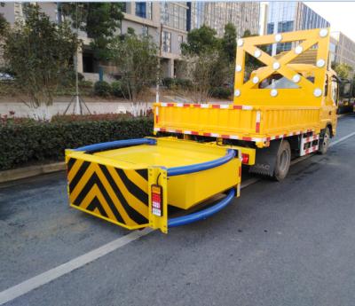atenuador 70K montado caminhão para reparar as quebras