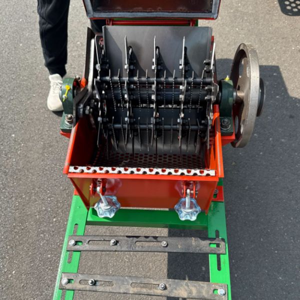 Diesel Straw Kneading Machine Shredder Grass Chopper 800kg/H Capacity Corrosion Resistant