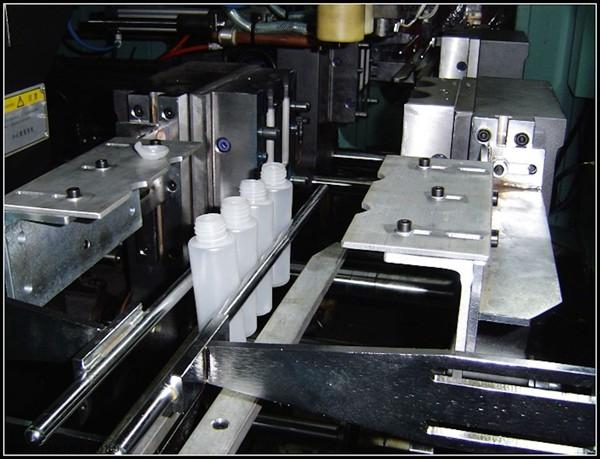 Twin Station extrusion blow molding machine for eye drop bottle 2L