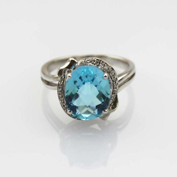 White Gold Plated 925 Silver Ring with 8x10mm Oval Blue Cubic Zircon (R267)