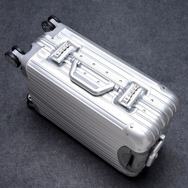 21520 Diamond Style Aluminum Frame Suitcase with TSA Customs Lock Aluminum-Magnesium Alloy and Silent Universal Wheels