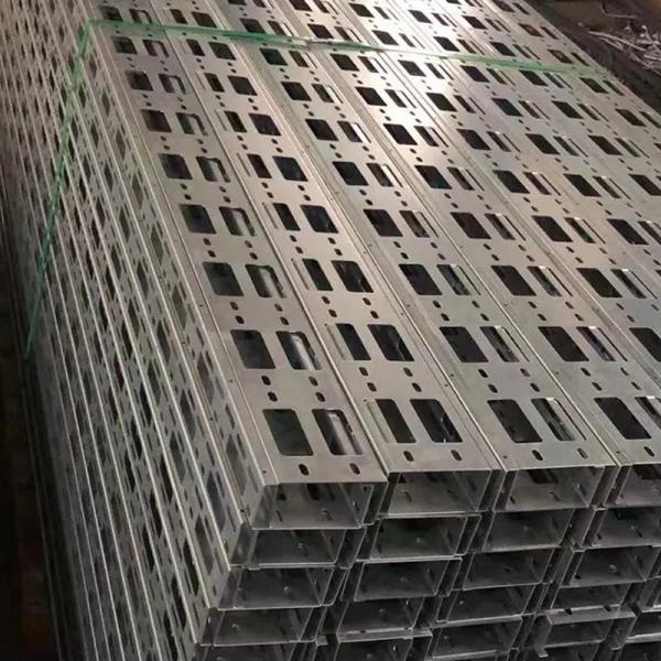 Стенная установка промышленных кабелей с оцинкованным покрытием