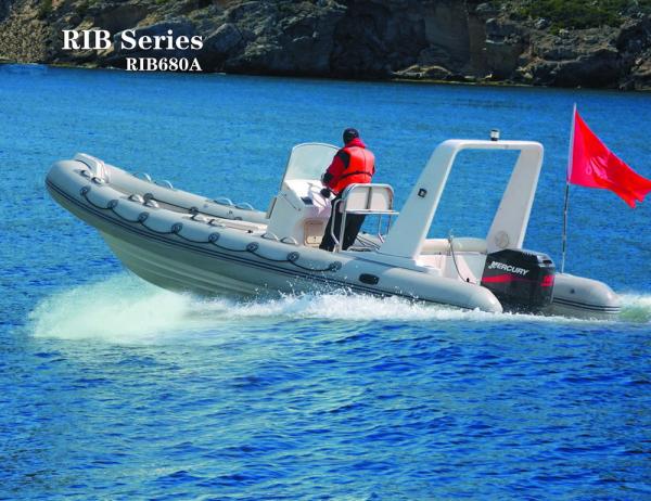 Small Inflatable Boats 6.8 Meter Luxury Yacht With Hypalon Tube Fiberglass Hull Twin Motors