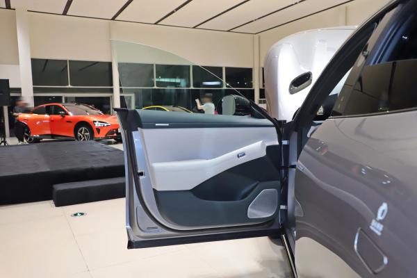 XIAOMI YU7 Popular Used Cars 2025 Ultra-Long Range Rear-wheel Drive Version By Xiaomi Car With Pure Electric Energy Type