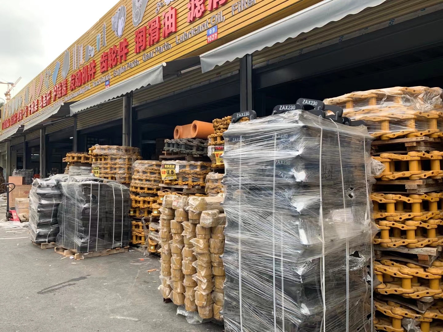 Volvo EC300 Excavator Chain Guard - Original-like Quality + Factory Direct Price, Wear-Resistant Manganese Steel, Anti-Dechain, A Cost-Effective Choice