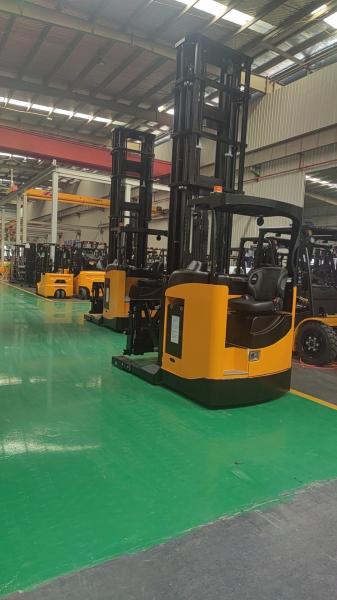 Smooth Material Handling SNSC 1500kg 2000kg Electric Reach Forklift  Double Scissor
