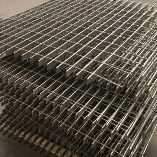 Heavy Duty Stainless Steel Grating for Sturdy Inspection Stairs and Walkways