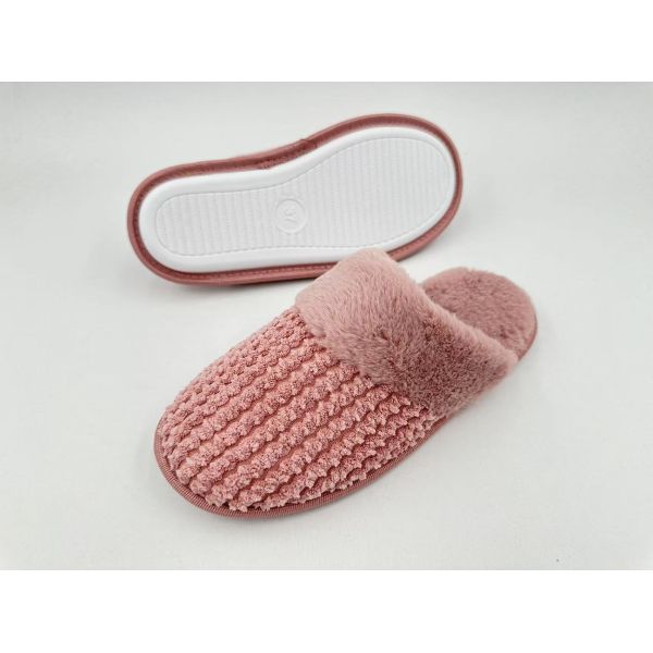 ODM OEM  Womens House Slippers With Different Cuts And Materials