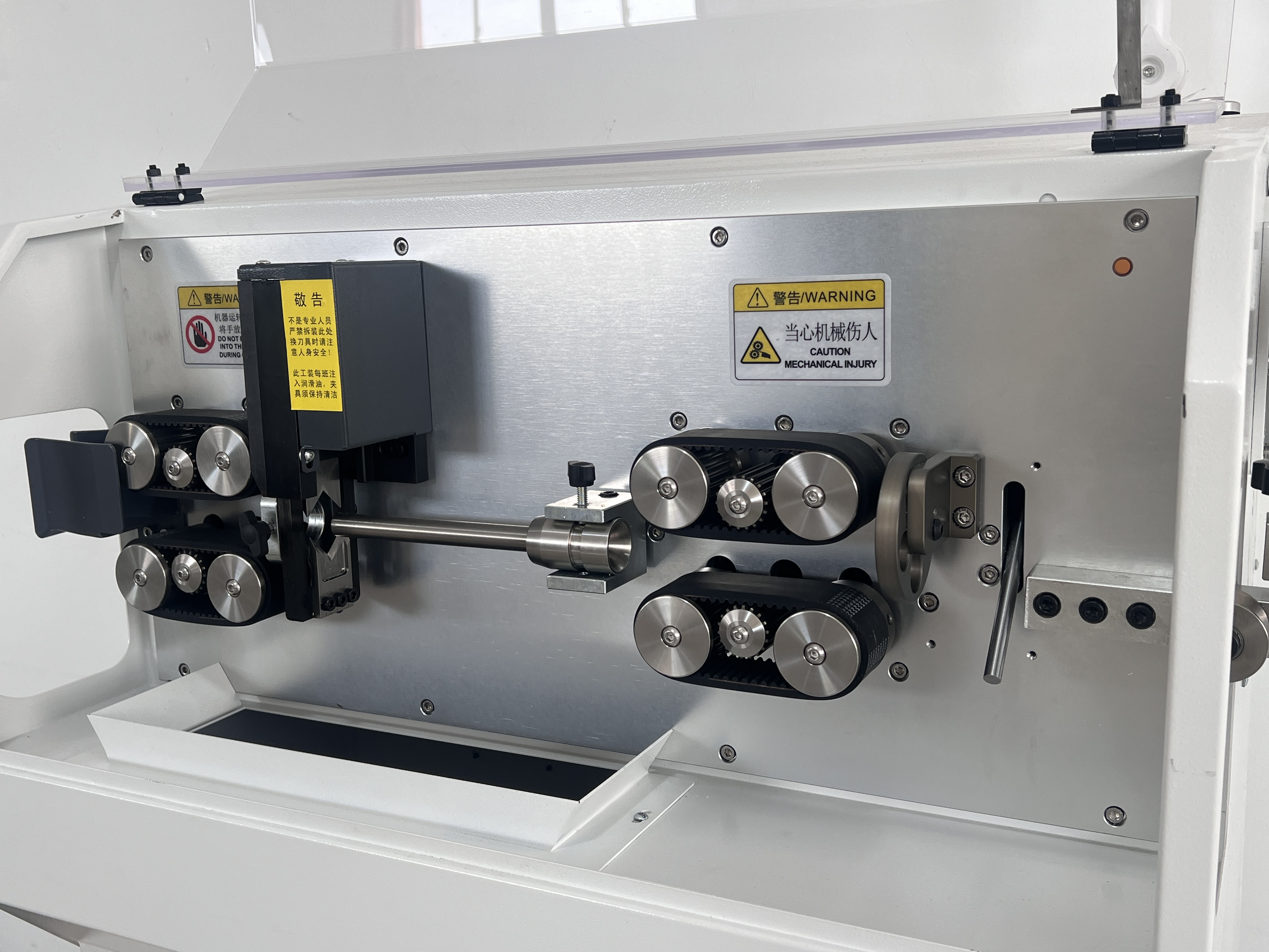 Factory Direct Fully Automatic Multi-function Cable Strip Machine HQ 800W Cable Max 95mm² Wire Stripping 12 Wheels Driving