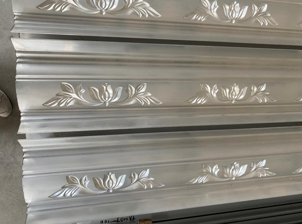 Aluminum Alloy Gypsum Cornice Mold 2450mm Gypsum Wall Molding